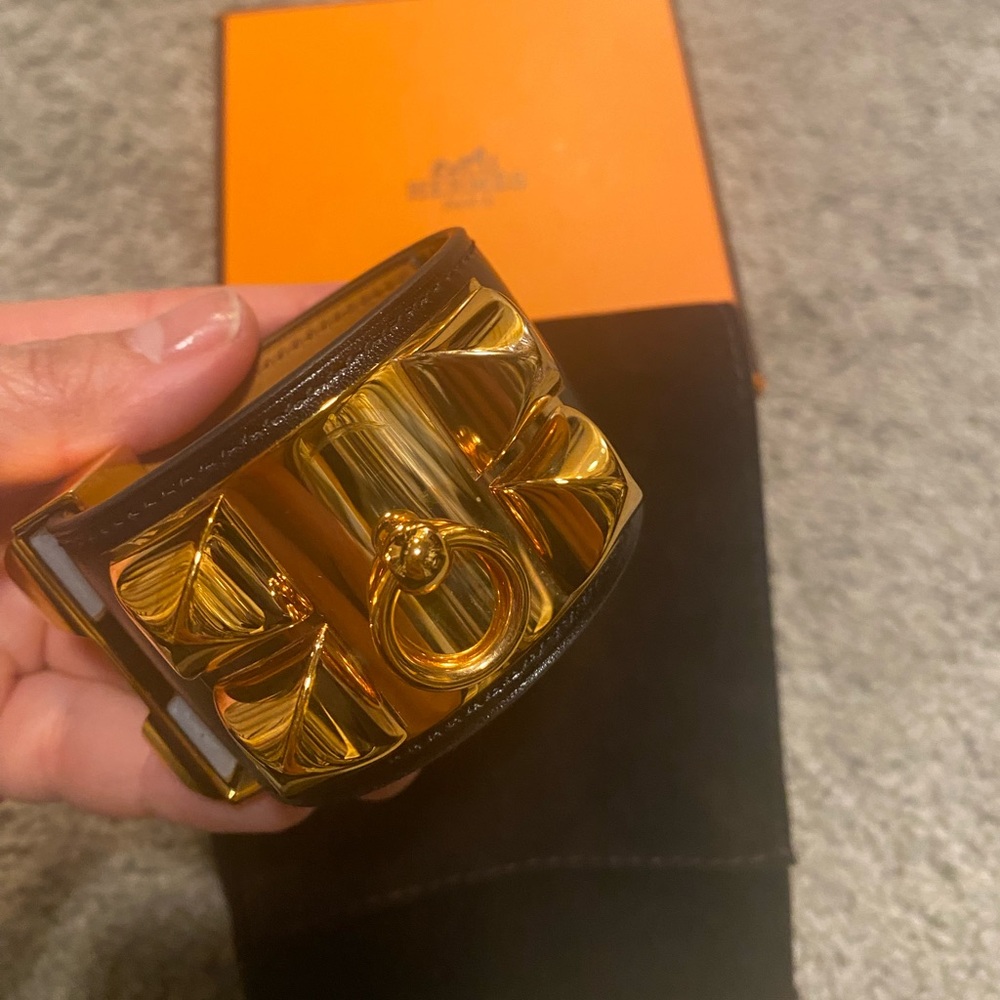 Hermes Collier De Chien bracelet. Rose gold hardware on black box leather.